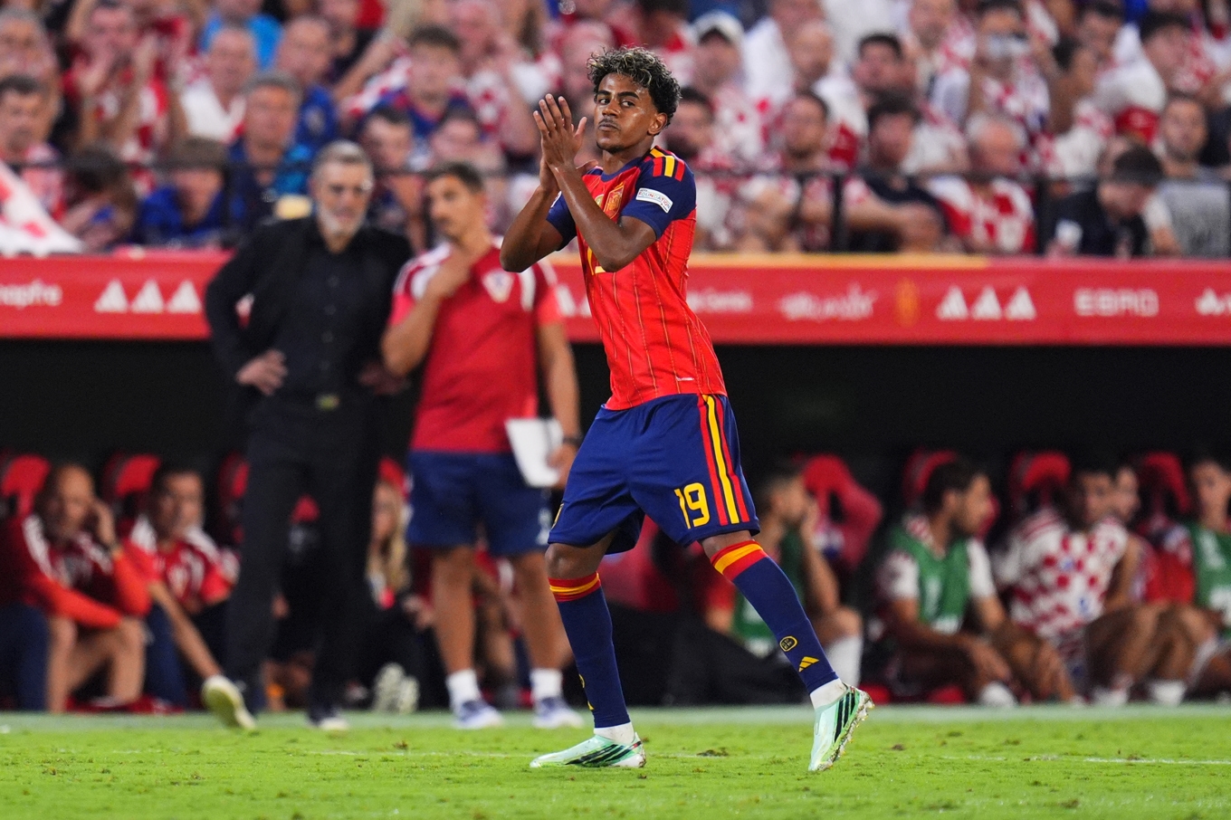 Lamine Yamal firar sitt 3–1-mål – hans andra för kvällen – när Spanien slog Kroatien med 4–1. Foto: Manu Fernandez/AP/TT
