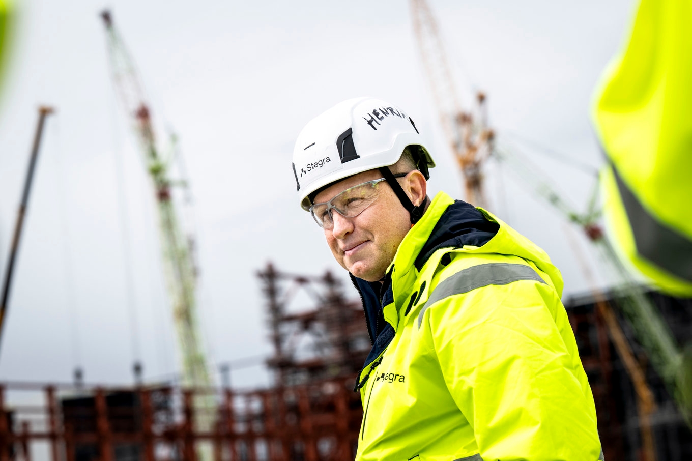 Ståltillverkaren Stegra, med vd Henrik Henriksson, behöver tio miljarder kronor till för att bygga klart fabriken i Boden, rapporterar Affärsvärlden. Arkivbild Foto: Pontus Lundahl/TT
