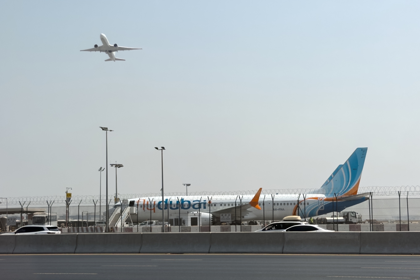Ett plan från emiratiska Flydubai fick vända på väg mellan Dubai och Tel Aviv i Israel efter handgemäng mellan piloterna. Foto: AP/TT