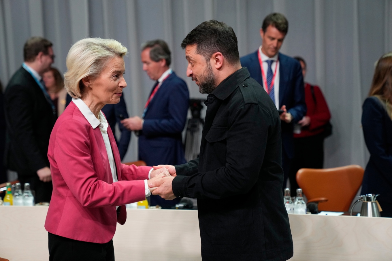 EU-kommissionens ordförande Ursula von der Leyen och Ukrainas president Volodymyr Zelenskyj under ett möte i Köpenhamn i fjol. Arkivbild. Foto: Ida Marie Odgaard/Ritzau Scanpix/AP/TT
