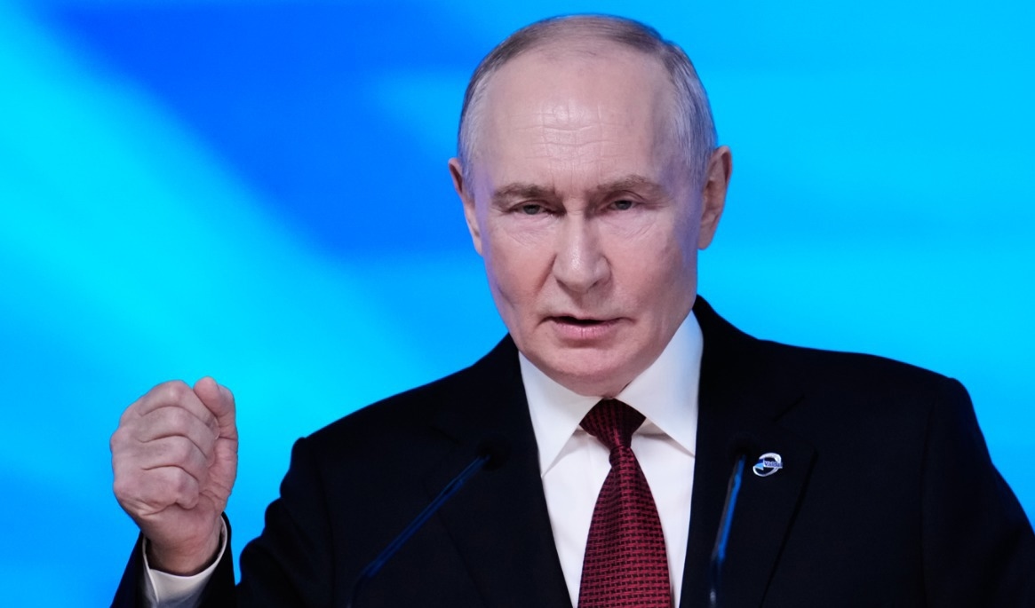 Rysslands president Vladimir Putin under sitt tal. Foto: Pavel Bednyakov/AP/TT