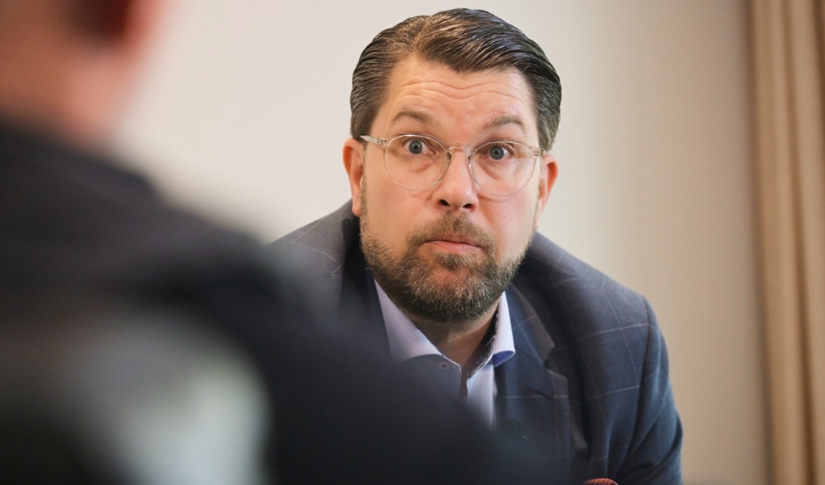 Förlorare – och vinnare. Jimmie Åkesson (SD) förlorade röster men har fått gehör för flera sakfrågor. C-ledaren Elisabeth Thand Ringqvist avgör regeringsfrågan. Foto: Roger Sahlström