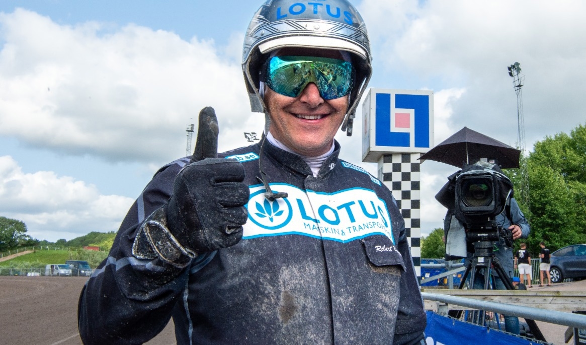 Robert Bergh är en nyckelfigur på V85 på Åby trots att han är avstängd och inte får köra själv, enligt Epoch Times travskribent Robert Okpu. Foto: Mikael Rosenquist / TR Media Bild