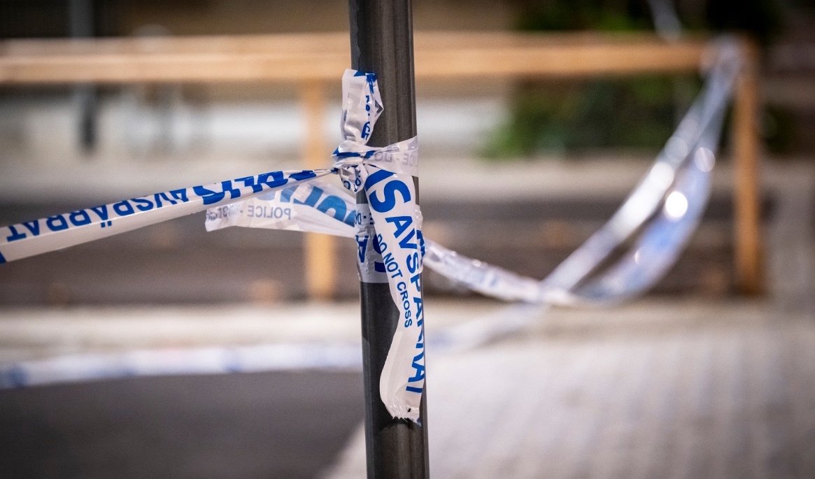 Oroligheter och stenskastning mot blåljuspersonal utbröt efter en spelning på klubben Plan B i Malmö. Åtta personer greps i samband med händelsen. Foto: Johan Larsson/TT