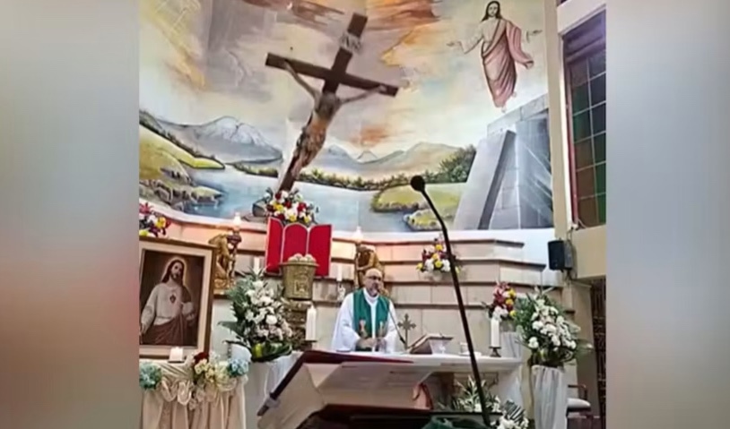 Skärmdump från den livesända gudstjänsten i Ecuador. Foto: Skärmdump/Facebook/Iglesia Perpetuo Socorro