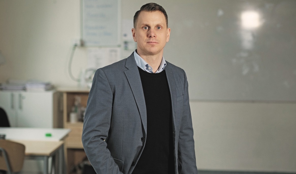 Simon Sandström, som är huvudskyddsombud för Sveriges Lärare, är bekymrad över våldsutvecklingen i skolan. Foto: Sven Jansson