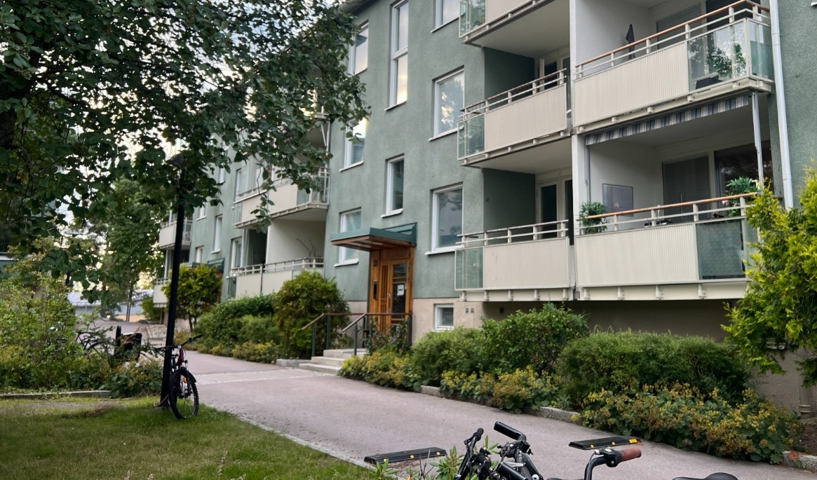 Ett hem är mer än en adress. Efter 24 år i samma LSS-boende riskerar Benjamin att tvingas flytta, trots den trygghet han byggt upp där. Foto: Sofia Drevemo
