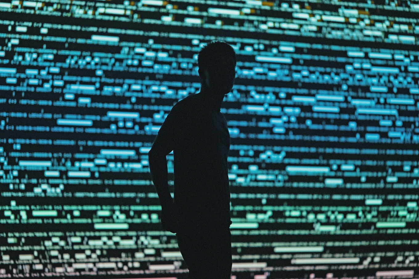 Enligt PwC:s nya rapport uppger hälften av de tillfrågade företagen att de saknar tillräcklig beredskap för cyberattacker mot sina AI-system. Foto: Chris Yang/Unsplash