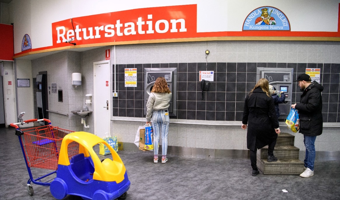 Att få panten utbetald via Swish är efterfrågat av många, enligt Returpack. Foto: Jessica Gow/TT