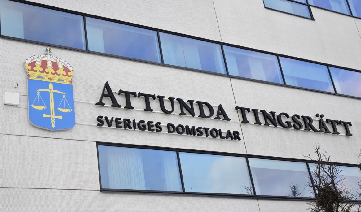 Attunda tingsrätt, där målet om bland annat försök till grov utpressning, misshandel och övergrepp i rättssak för närvarande prövas. Foto: Jonas Ekströmer/TT