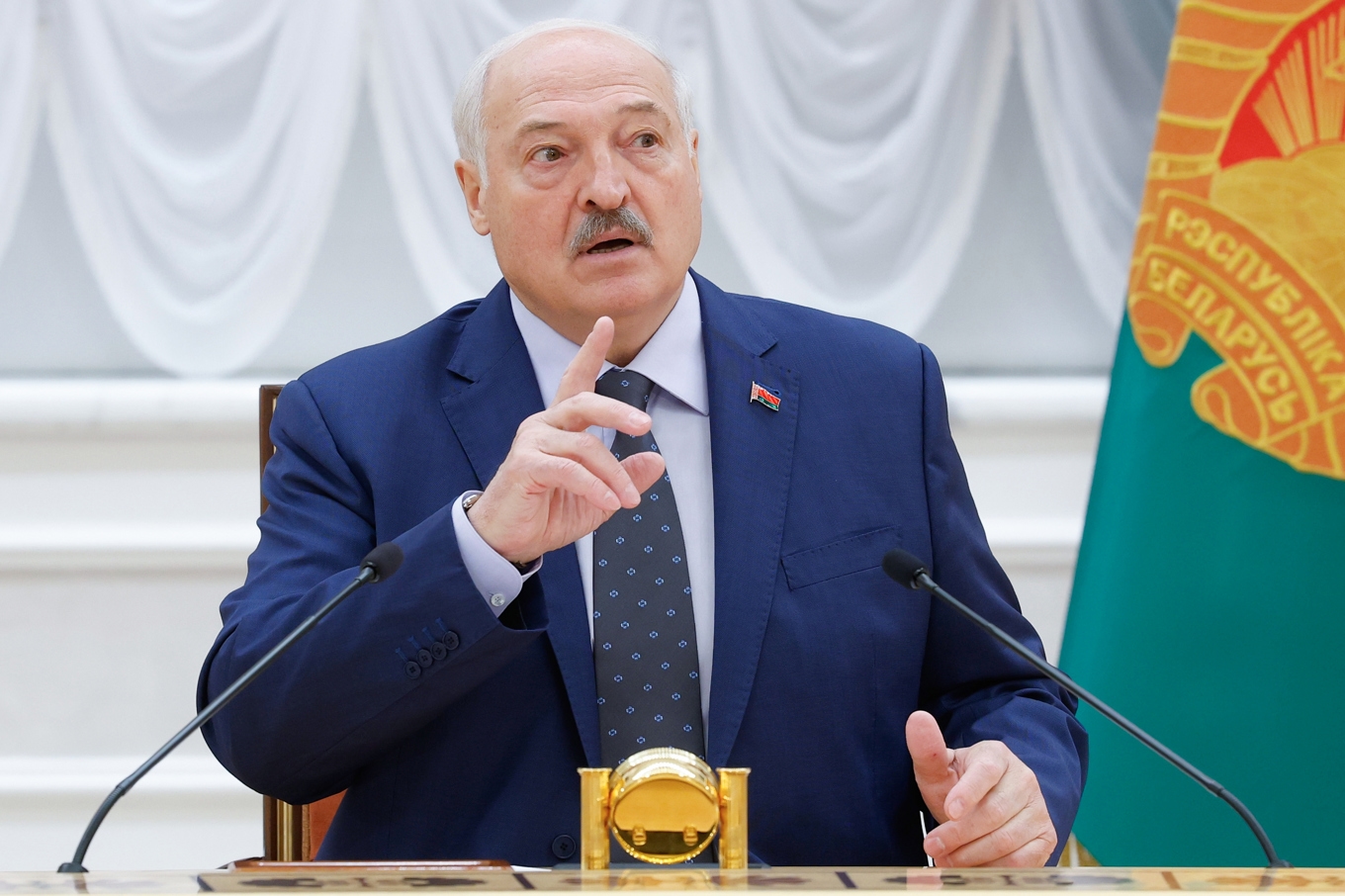 Belarus president Aleksandr Lukasjenko talar under ett möte med medlemmarna inom den ryskdominerade Eurasiska ekonomiska unionen i Minsk, Belarus på fredagen. Foto: Dmitry Astakhov/AP/TT
