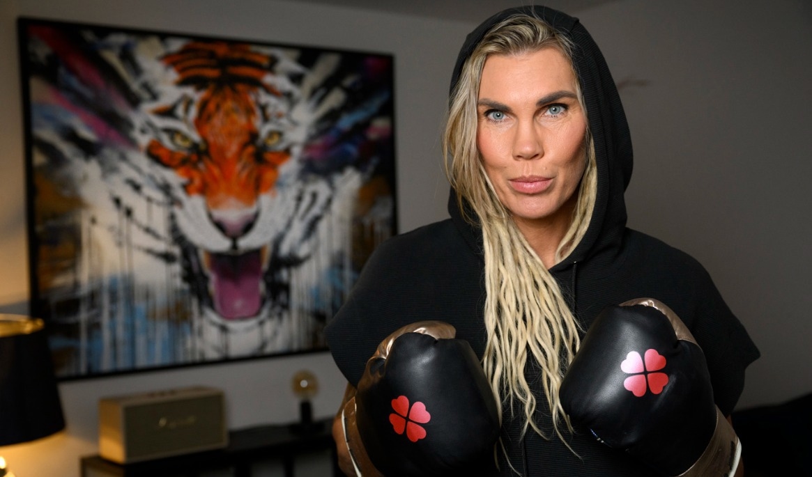 Mikaela Laurén, 50, är historiens äldsta världsmästarinna i boxning. Arkivbild. Foto: Jessica Gow/TT