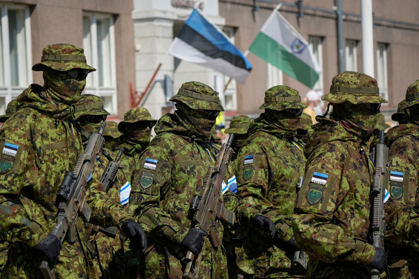 Estländska soldater under en militärparad i Viljandi. Arkivbild. Foto: Sergei Grits/AP/TT