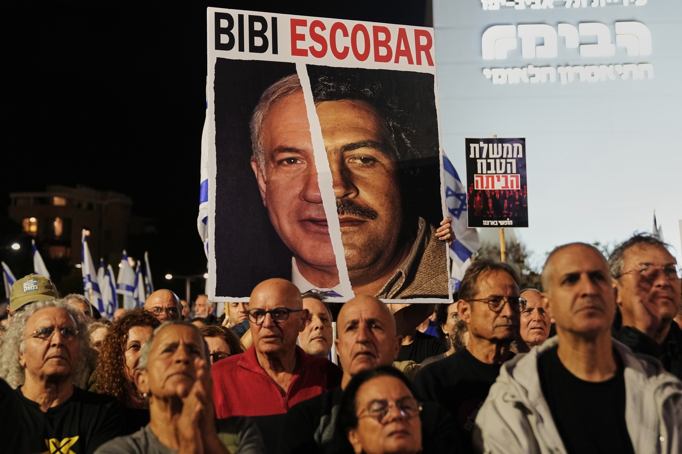 Människor protesterar mot Israels premiärminister Benjamin Netanyahus regering och kräver att en statlig kommission utreder 7 oktober-dåden. Arkivbild. Foto: Mahmoud Illean/AP/TT