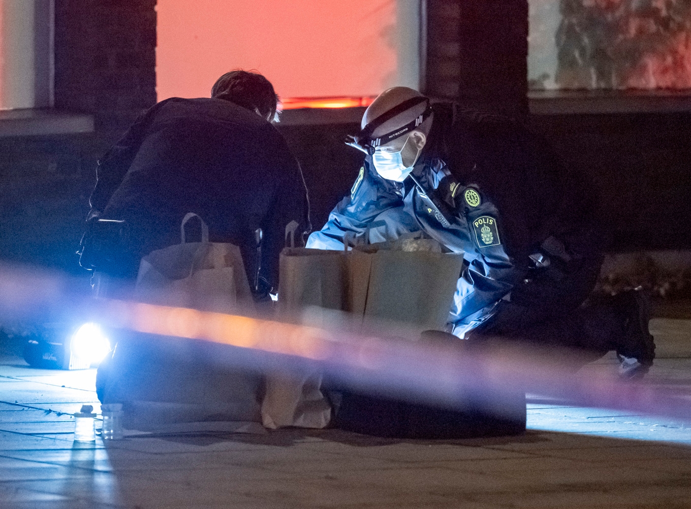 Polis och kriminaltekniker på plats efter en misstänkt skottlossning i östra Malmö. Foto: Johan Nilsson/TT