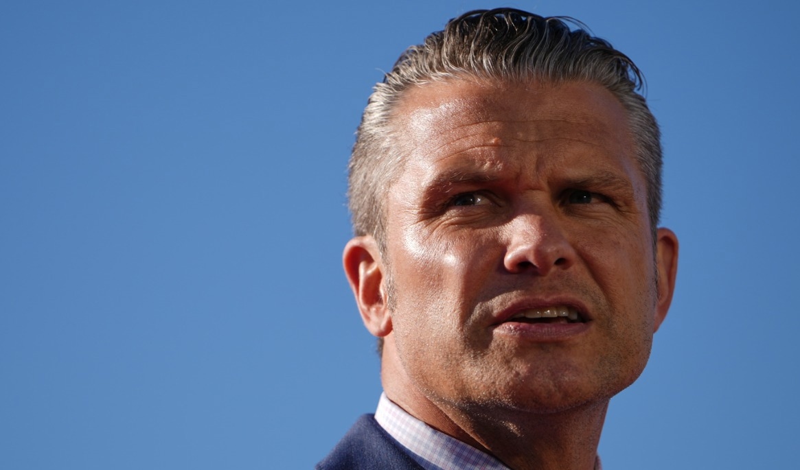 USA:s försvarsminister Pete Hegseth på tisdagen. Foto: Julia Demaree Nikhinson/AP/TT