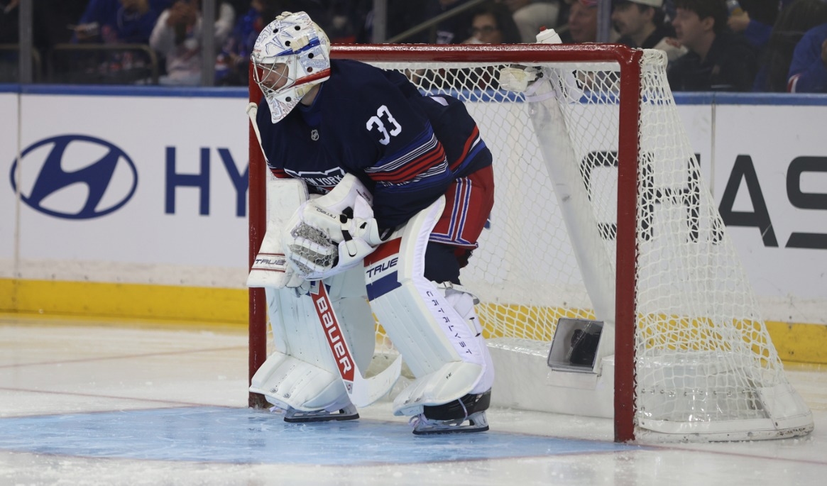New York Rangers Dylan Garand räddade 19 skott i lagets första match efter att Igor Sjestorkin skadat sig. Foto: Pamela Smith/AP/TT