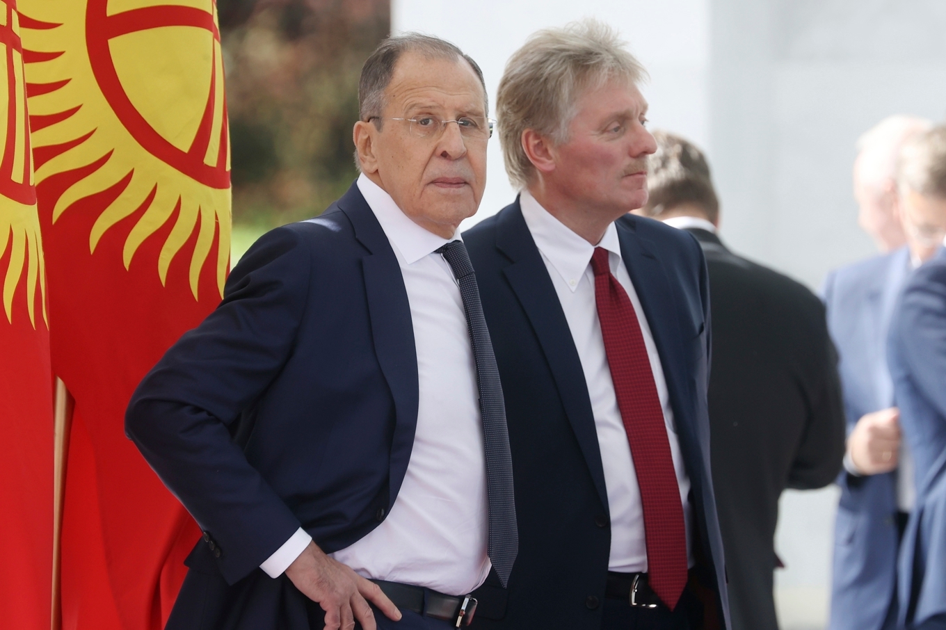 Sergej Lavrov och Dmitrij Peskov. Arkivbild. Foto: Sergei Karpukhin/AP/TT