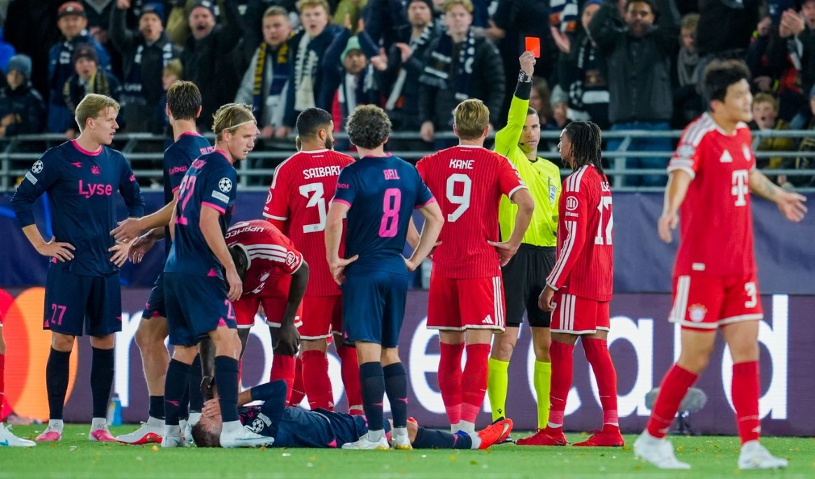 Michael Olise visades ut och då tappade Bayern München segern. Foto: Lise Åserud/NTB/TT