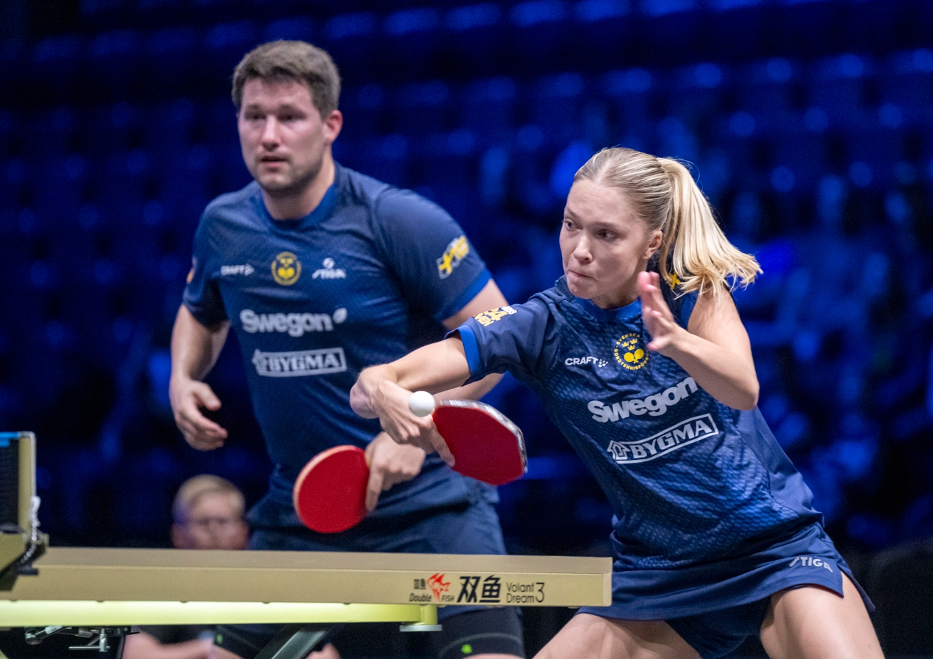 Kristian Karlsson och Stina Källberg är klara för EM-semifinal i mixeddubbel. Foto: Johan Nilsson/TT