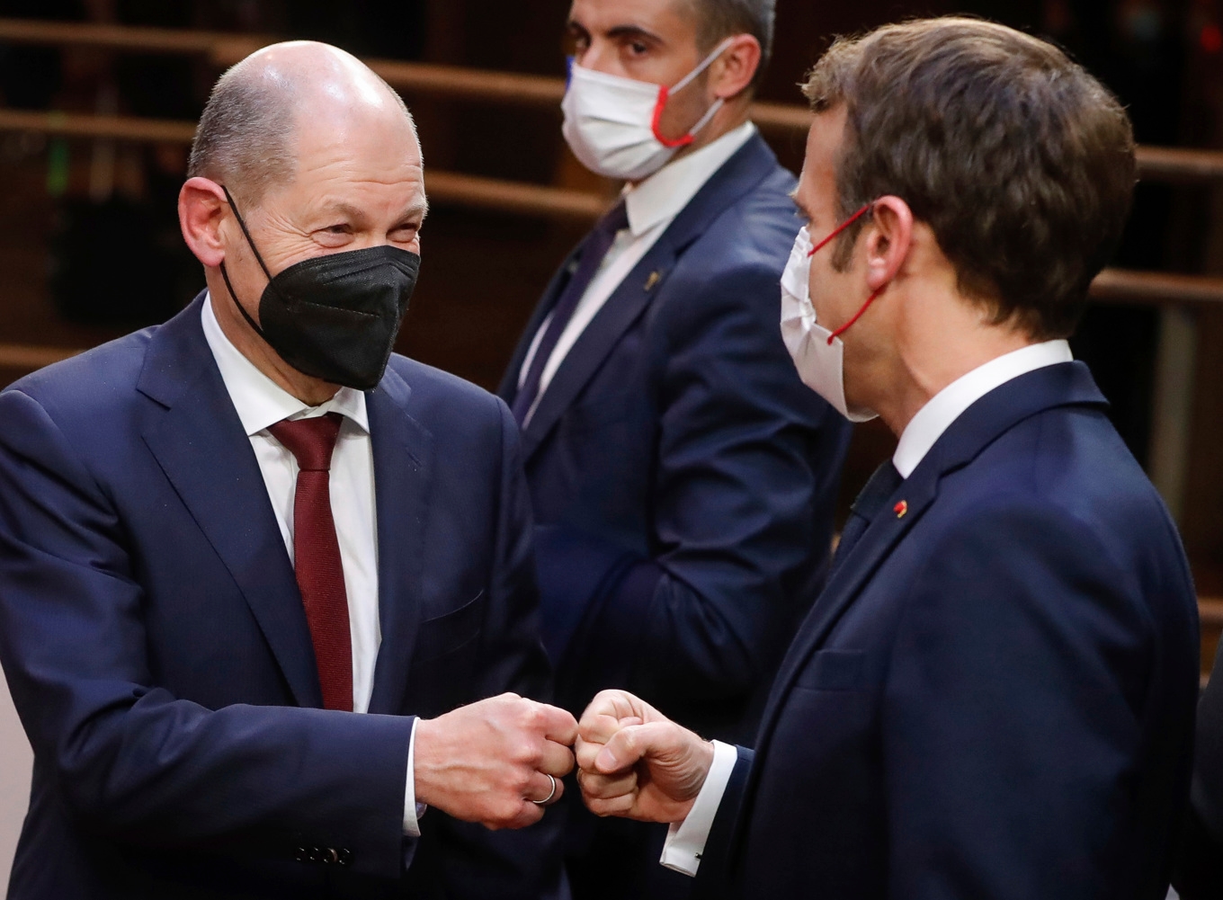 Tysklands dåvarande förbundskansler Olaf Scholz och Frankrikes president Emmanuel Macron under ett EU-toppmöte under coronapandemin 2021. Arkivbild. Foto: Stephanie Lecocq/AP/TT