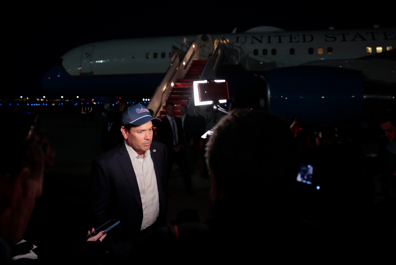 USA:s utrikesminister Marco Rubio möter pressen. Foto: Kylie Cooper/AP/TT