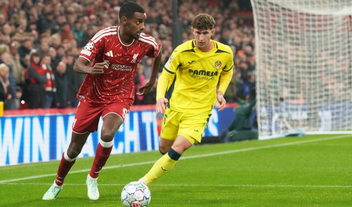 Alexander Isak i aktion mot Villarreal. Foto: Ian Hodgson/AP/TT