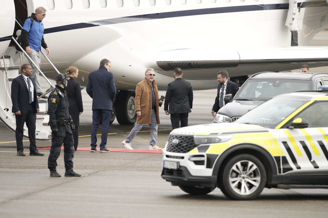 Donald Trumps sändebud Steve Witkoff tas emot på Osloflygplatsen Gardermoen. Foto: Stian Lysberg Solum/NTB/TT