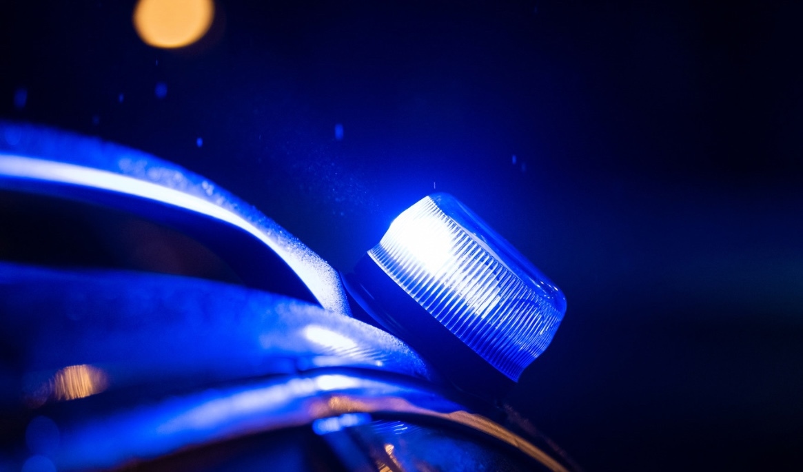 Polisen utreder ett misstänkt mordförsök i Bandhagen i södra Stockholm. Två män har anhållits efter ett bråk i en trappuppgång under onsdagskvällen. Foto: Johan Nilsson/TT