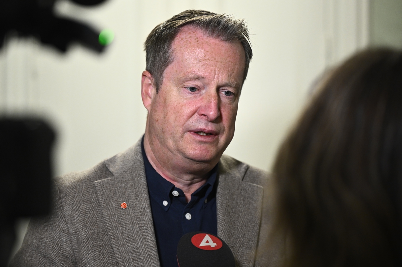 Anders Ygeman (S), utanför utbildningsutskottet i riksdagen. Foto: Martin Pahlmblad/TT
