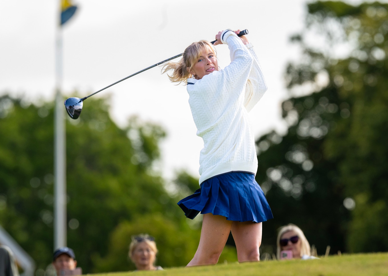 Skidstjärnan Frida Karlsson under Victoriagolfen på Öland i somras. Foto: Jonas Ekströmer/TT