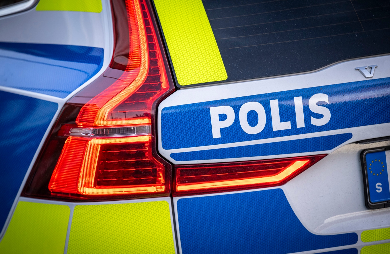 Mannen som överlämnats till Sverige misstänks för att tillsammans med andra ha beslutat att placera en handgranat under en polisbil i Uppsala 2020. Arkivbild. Foto: Johan Nilsson/TT