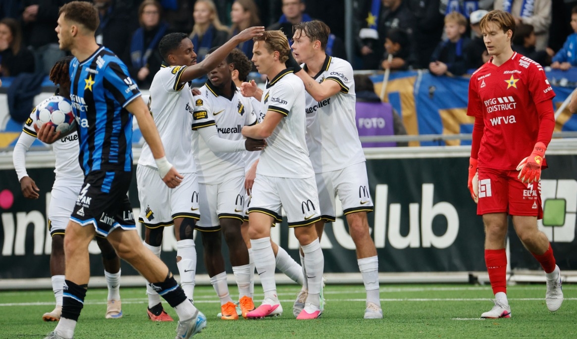AIK chockade guldjagande Sirius på Studenternas i Uppsala. Foto: Staffan Claesson/TT
