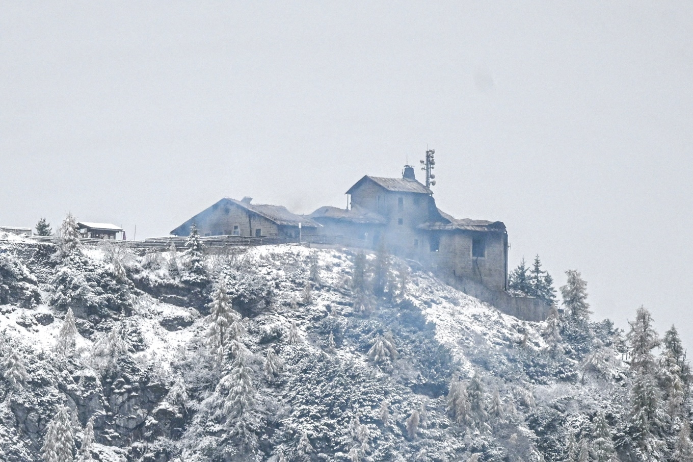 Kehlsteinhaus dagen efter branden. Foto: Jason Tschepljakow/AP/TT