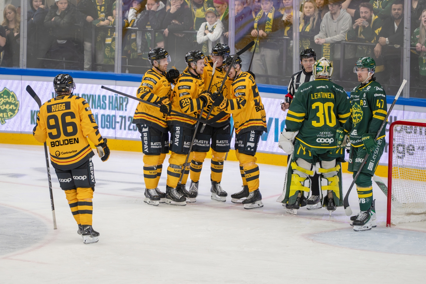 Skellefteå körde över Björklöven med 8–1 i det heta derbyt. Foto: William Brodin/TT
