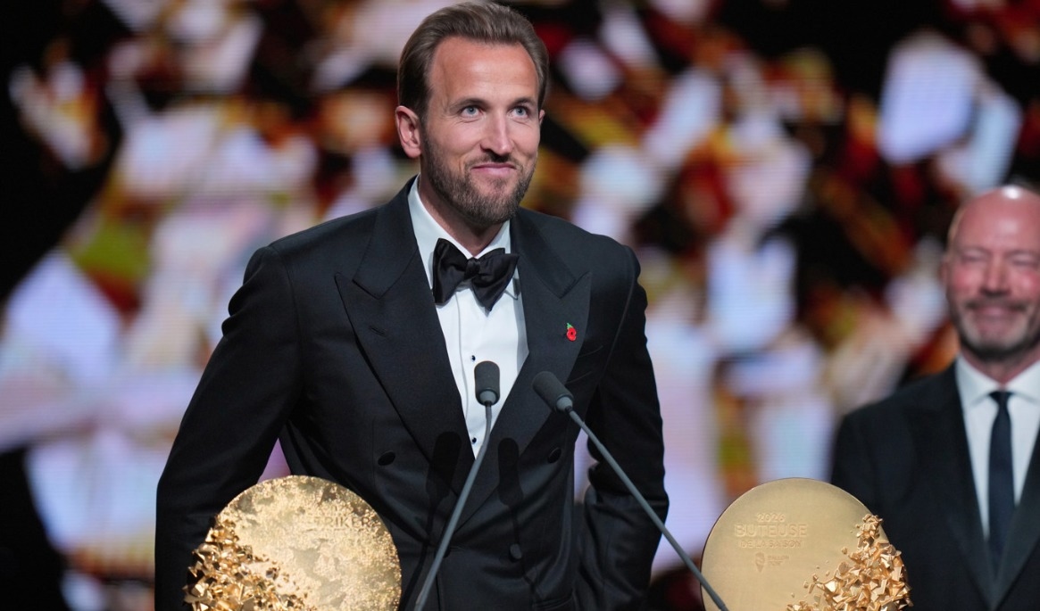 Harry Kane fick Ballon d'Or som världens bästa fotbollsspelare. Foto: Kin Cheung/AP/TT