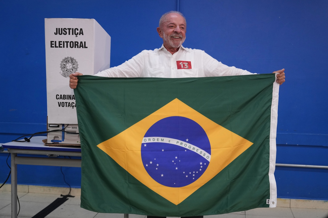 Brasiliens president Lula da Silva vinner presidentvalets andra omgång. Foto: Andre Penner/AP/TT