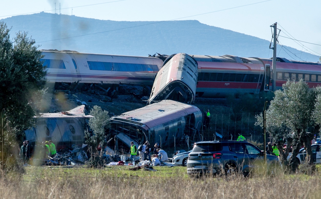 Tågen krockade vid halv nio på onsdagsmorgonen. Foto: Juanma Jiménez/Europa Press via AP/TT
