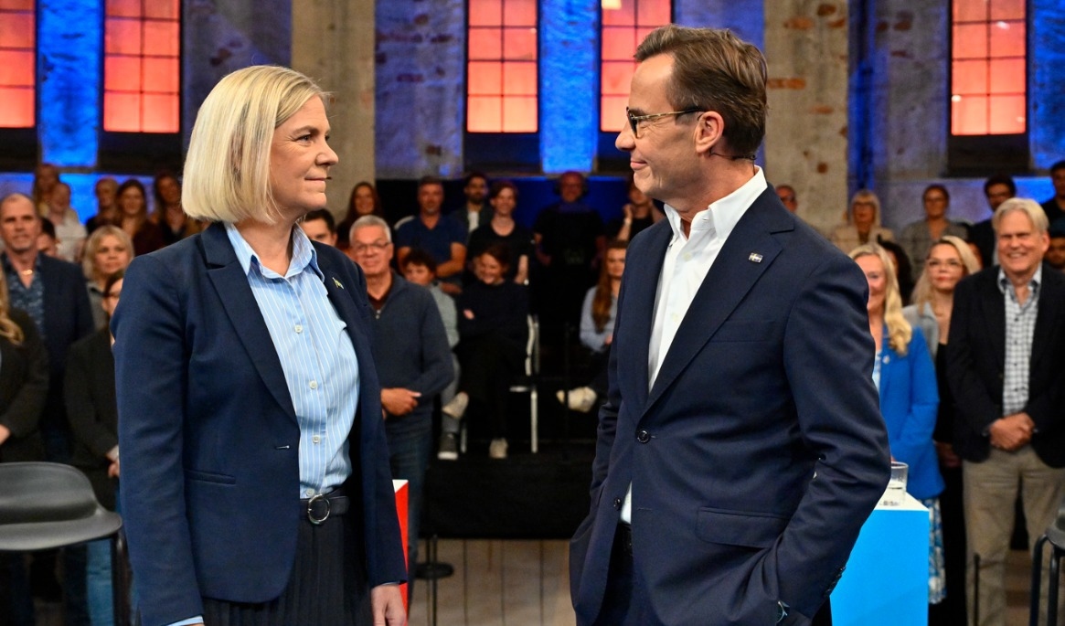 Socialdemokraternas partiledare Magdalena Andersson och Moderaternas partiledare Ulf Kristersson i en valdebatt i Gävle tidigare i höstas. Foto: Anders Wiklund/TT
