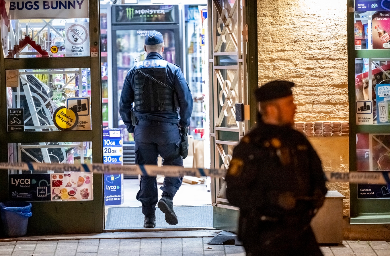 Två minderåriga personer har gripits. Foto: Johan Nilsson / TT