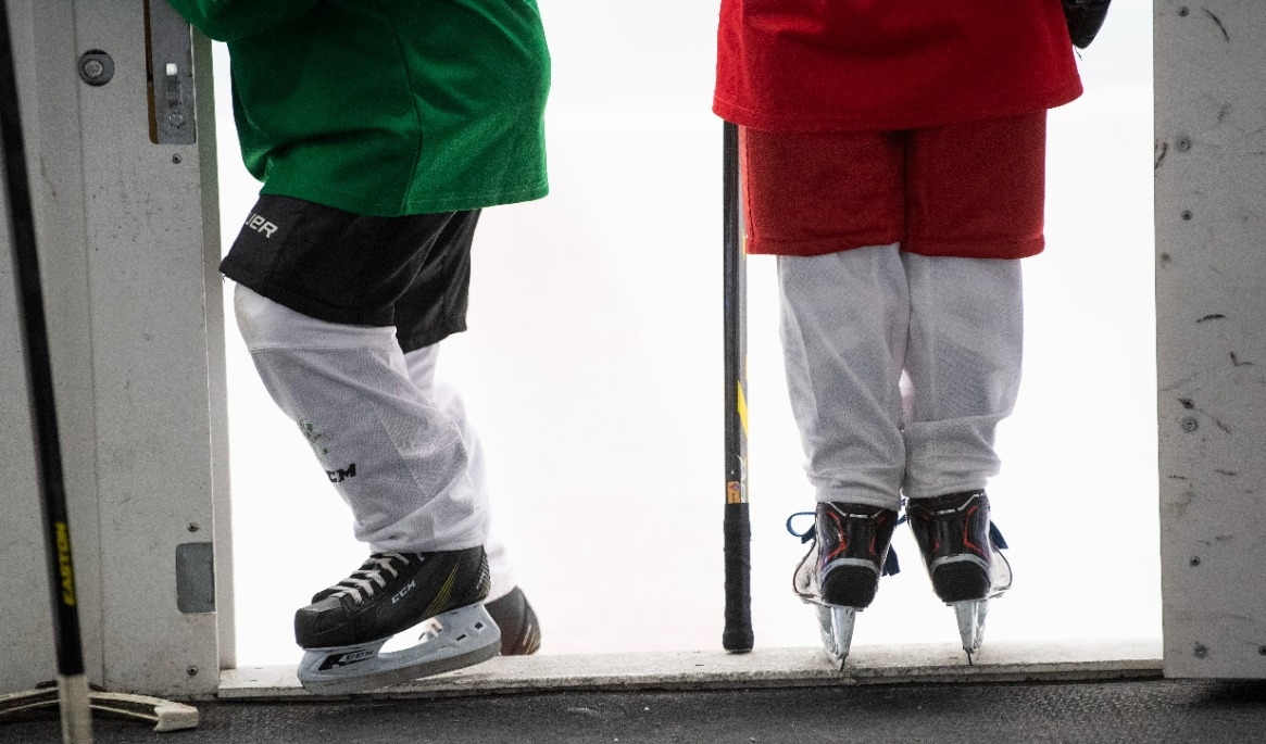 Idrottens eskalerande kostnader har skapat ett stigma. Epoch Times sportchef Jonas Arnesen menar att staten, kommunerna och idrotten måste ta ansvar för att fler föräldrar ska ha råd att låta sina barn idrotta. Foto: Fredrik Sandberg/TT