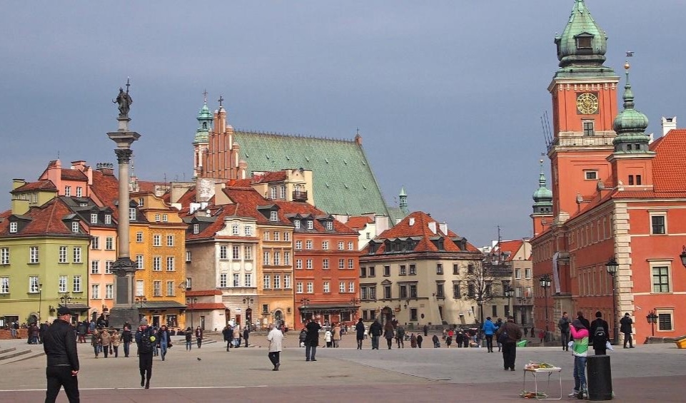 Två har gripits för septemberbranden vid Starlink-anläggningen nära Warszawa. Foto: Pixabay