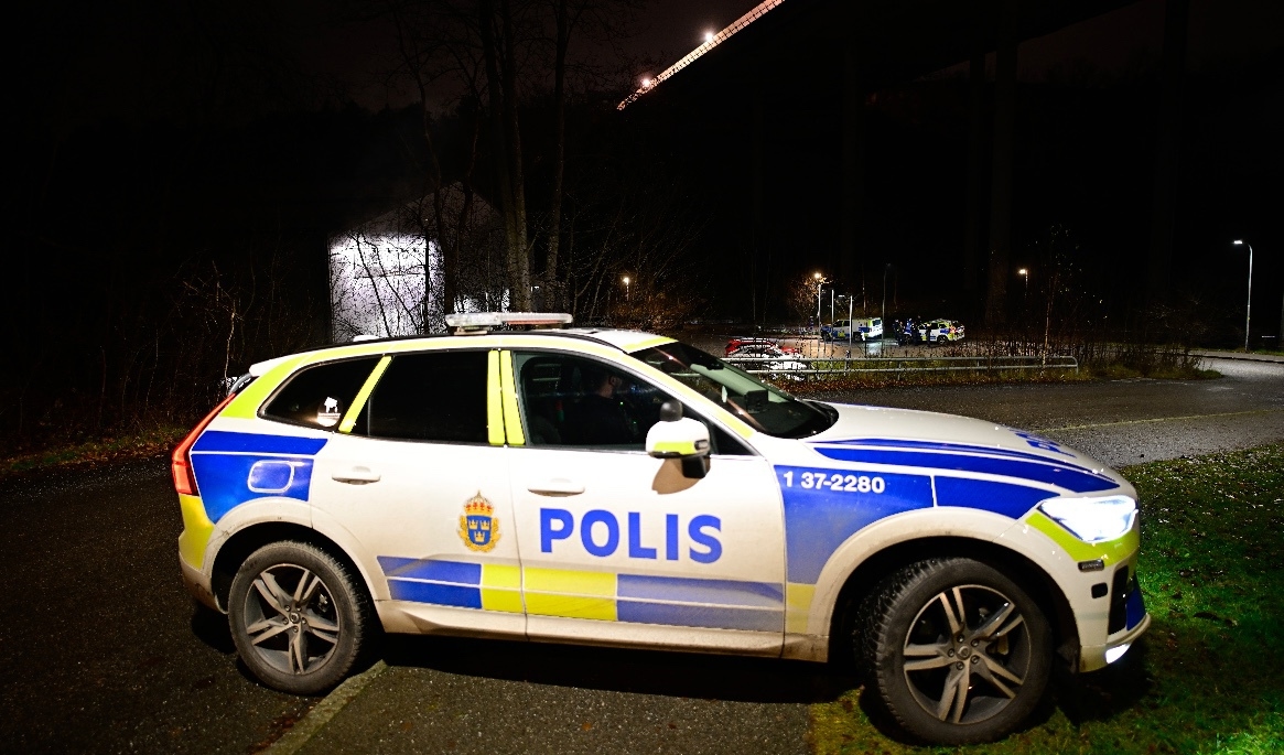 Polispådraget var stort i Gröndal efter mordförsöket i december 2025. Foto: Magnus Lejhall / TT