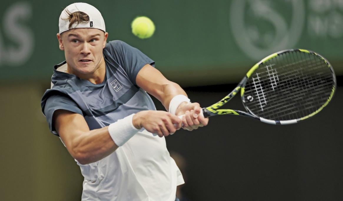 Holger Rune är tillbaka i Kungliga Tennishallen. Dansken vann Stockholm Open 2022 men drabbades av en avsliten hälsena under semifinalen i fjol. Foto: Linnea Rheborg/Getty Images