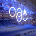 Fyra av fem olympiska ringar tändes som de skulle under invigningen. (Foto:Damien Meyer/AFP)