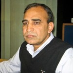 Ashraf Malkham, 50, journalist, Islamabad, Pakistan. - Ingen är rädd för svininfluensan där jag bor. Det har funnits tre rapporterade fall och alla fick en tillfredställande behandling. De hade alla tre haft kontakt med folk från andra länder. Jag tror inte detta är ett problem i Pakistan.