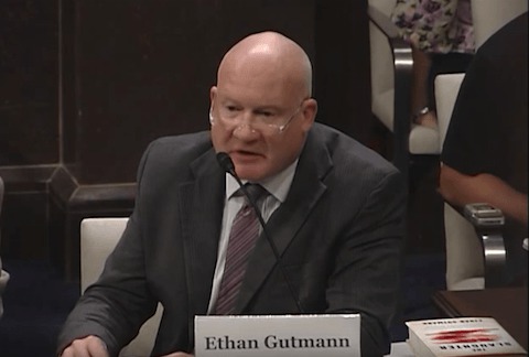 Författaren Ethan Gutmann vittnar i amerikanska kongressen om organstölder i Kina, 18 september, 2015. Foto: Skärmdump /Youtube