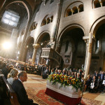 Begravningen skedde i samma kyrka där Pavarotti sjungit med sin far i kyrkokören. Pavarotti dog den 6 september 2007. Han blev 71 år.  (Foto: Claudio Peri /AFP / Pool)