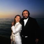 Odaterad bild av Luciano Pavarotti med sin fru Nicoletta som han gifte sig med den 13 december 2003. (Foto: Grazia Neri/Mark Valley/AFP / FILES)