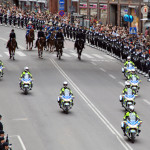 Bildsvit tagen från Kungsbron då brudparet färdades längs Kungsgatan efter vigselceremonin. (Foto: Tony Lingefors)